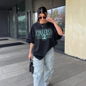 How to Style Oversized T-Shirts: Streetwear Guide in 2025